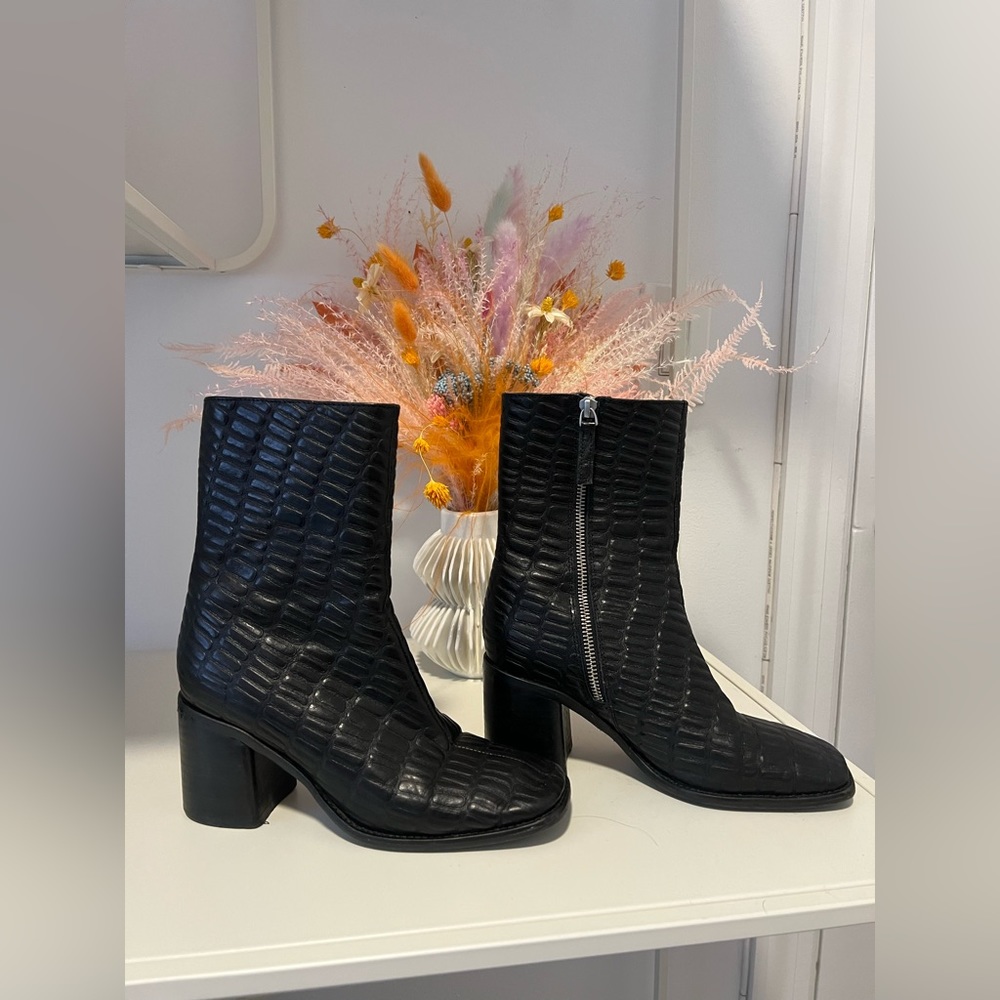 Intentionally Blank Tour Boot black croc
